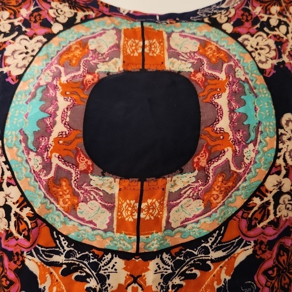 Patterned Backless Tank Top - Picture 5 of 5